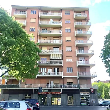 L'appartamento Sul Parco - Peaceful Stay, Stunning View & Free Parking Apartment Turin